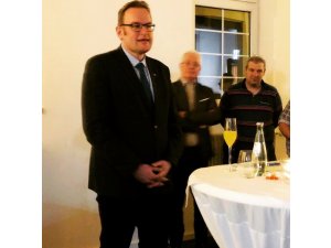 Kluge Kinder â€“ Rüstige Senioren â€“ Und der Stadtjugendring