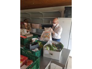 Glücksbringer verteilen erneut Lebensmittelpakete an Tafel-Kunden 