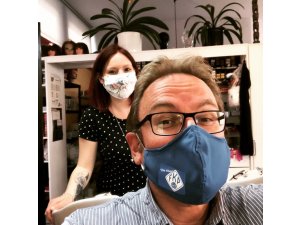 Pirmasens - Mit FKP-Maske beim Friseur - die Matte ist ab