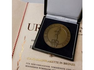  Jürgen Stilgenbauer erhält zum 60. Geburtstag die Stadtehrenplakette in Bronze