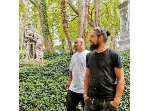 Der Meister und sein Lehrling â€“ Städtische Steinmetze restaurieren â€žAlten Friedhofâ€œ in Pirmas