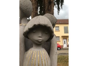 Ein Stück Pirmasenser Stadtgeschichte - â€žDrei Mädchenâ€œ am Pirmasenser Ehrenhof restauriert!