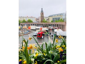 Winter auf dem Bauernmarkt - und eine Gedenktafel angebracht