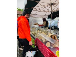 Winter auf dem Bauernmarkt - und eine Gedenktafel angebracht