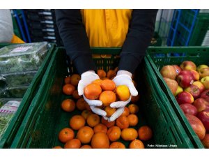 Glücksbringer verteilen erneut Lebensmittelpakete an Tafel-Kunden 